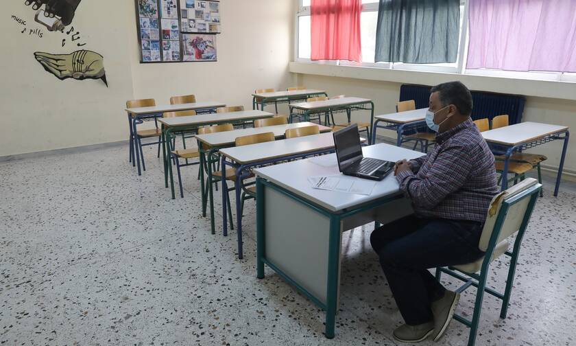 Lockdown: Κλείνουν τα σχολεία της Αθήνας - Ξεκινά πάλι η «μάχη» της τηλεκπαίδευσης