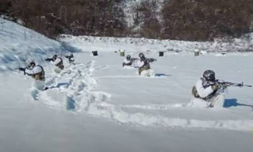 Κακοκαιρία «Μήδεια»: Δεν… μασάνε οι Ένοπλες Δυνάμεις – Εντυπωσιακό βίντεο από εκπαίδευση στα χιόνια