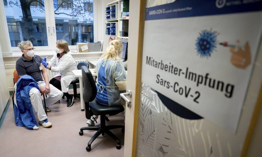 Κορονοϊός στη Γερμανία: Έτοιμο να εμβολιαστεί το 74% των Γερμανών