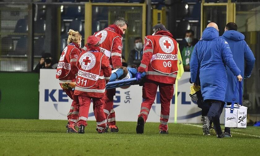 Serie A: Σοκαριστική στιγμή – «Πάγωσαν» με Όσιμεν, χτύπησε στο κεφάλι (video)