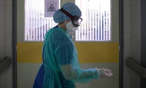 Κορονοϊός - ΠΟΕΔΗΝ: «Πόλεμος» στα εφημερεύοντα νοσοκομεία Αττικής - Εισαγωγές σε κλινικές και ΜΕΘ