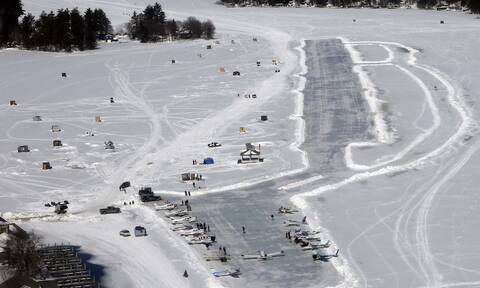 ΗΠΑ: Παγωμένη λίμνη στο Νιου Χαμσάιρ μετατράπηκε σε διάδρομο προσγείωσης