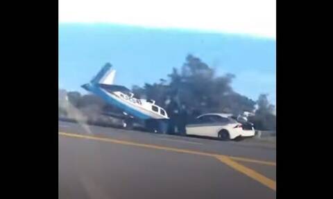 Αυτοκίνητο συγκρούστηκε μετωπικά με… αεροπλάνο – Το σοκαριστικό βίντεο