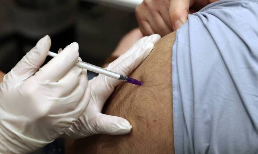 «Καμπανάκι» ΠΟΕΔΗΝ για τον εμβολιασμό στις προνοιακές μονάδες: Χαμηλά τα ποσοστά συμμετοχής