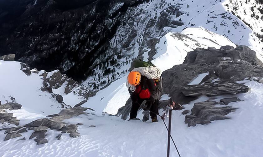 Πάρνηθα: Ανασύρθηκε χωρίς τις αισθήσεις του ο ορειβάτης που έπεσε σε ρέμα