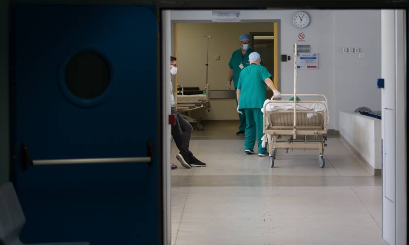 Κορονοϊός: Σχέδιο έκτακτης ανάγκης για τα νοσοκομεία – Μεταφέρονται ασθενείς από Αθήνα στην επαρχία