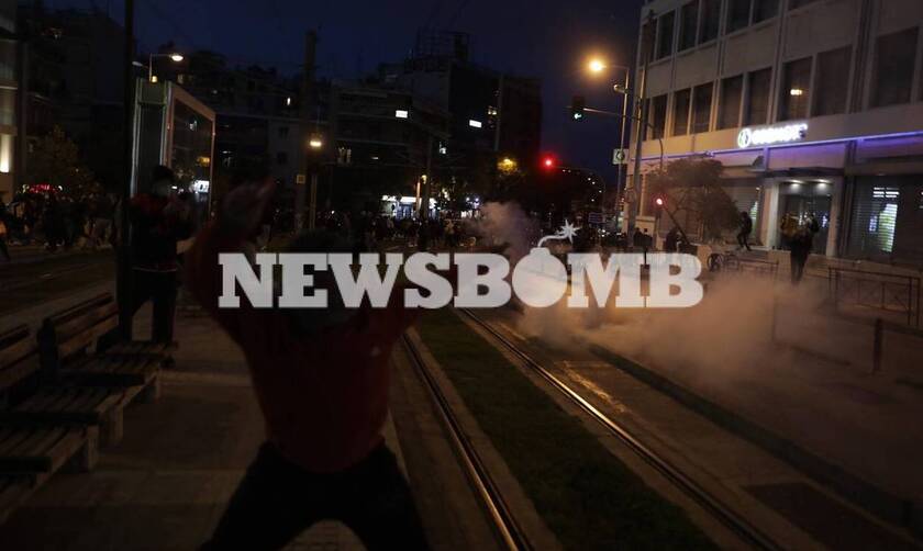 Νέα Σμύρνη: ΕΔΕ για τα βίντεο με αστυνομικούς να συμπλέκονται με πολίτες - Επεισόδια μετά από πορεία