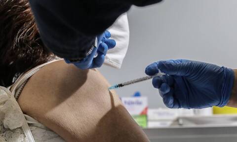 Θεμιστοκλέους: Σύντομα θα φτάσουμε στο 1.000.000 εμβολιασμούς – Καμία ανησυχία για AstraZeneca