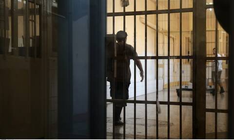 Ρεπορτάζ Newsbomb.gr: «Μπίζνα» στις φυλακές: Οι «ταρίφες» για κινητά - «Όλα καυλώς», το συνθηματικό