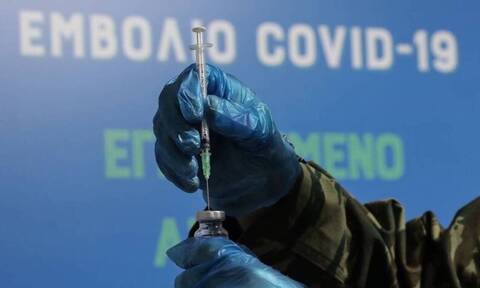 Βατόπουλος στο Newsbomb.gr:  Το πιο σημαντικό «όπλο» είναι τα εμβόλια - Να τηρούμε όλοι τα μέτρα