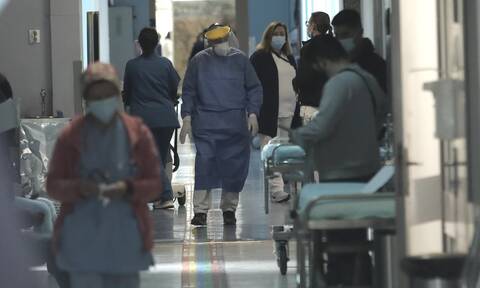 Κορονοϊός: «Κόλαση» στα νοσοκομεία της Αθήνας! Ρεκόρ εισαγωγών - Ράντζα και στις κλινικές Covid-19