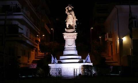 Λαμία: Φωτίστηκε ο Αθανάσιος Διάκος για τα 200 χρόνια της Ελληνικής Επανάστασης