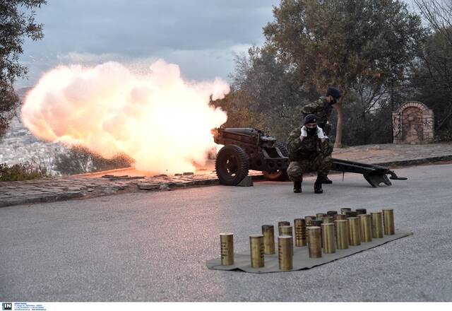 25η Μαρτίου: Οι 21 κανονιοβολισμοί από το Λυκαβηττό - Εντυπωσιακές εικόνες