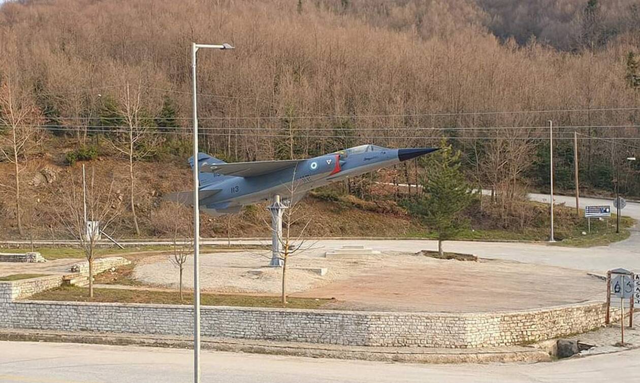 Πολεμική Αεροπορία: Ένα μαχητικό Mirage F1 στο χωριό του ήρωα Σμηναγού Γιώργου Μπαλταδώρου