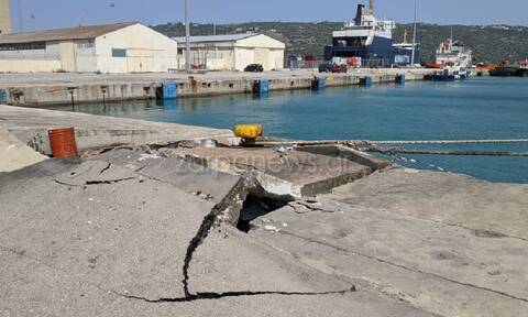 Χανιά: Οι θυελλώδεις άνεμοι «κάρφωσαν» πλοίο στο Λιμάνι της Σούδας