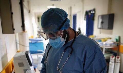 Ρεπορτάζ Newsbomb.gr - Συγκλονίζει γιατρός από το Κρατικό Νίκαιας: Γεμάτες οι ΜΕΘ, να προσέχετε
