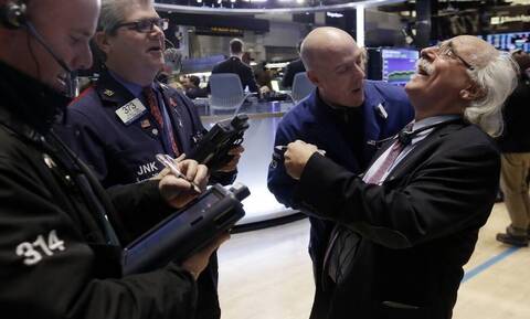 Wall Street: Ο Dow Jones έκλεισε πάνω από τις 34.000 μονάδες
