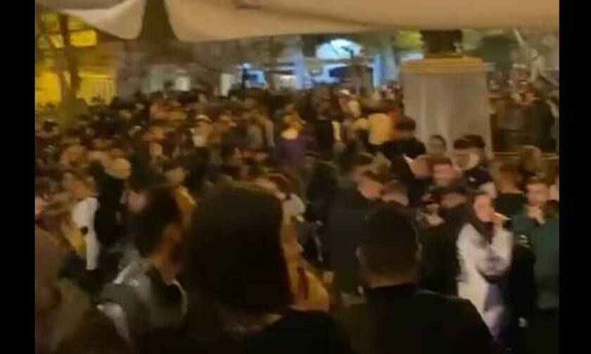 Lockdown: Κορονοπάρτι με DJ και εκατοντάδες άτομα στην Κυψέλη
