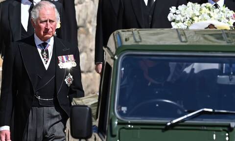 Κηδεία Πρίγκιπα Φίλιππου: Τα δάκρυα του Κάρολου λίγο πριν το «ύστατο χαίρε» στον πατέρα του