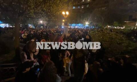 Lockdown: Χαμός στις πλατείες - Εκατοντάδες άτομα σε κορονοπάρτι στην Κυψέλη και την Αγία Ειρήνη