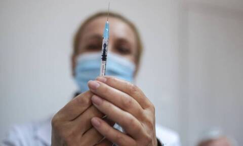 Εμβολιασμοί: Ανοίγει σήμερα η πλατφόρμα για την ηλικιακή ομάδα 50-54 ετών