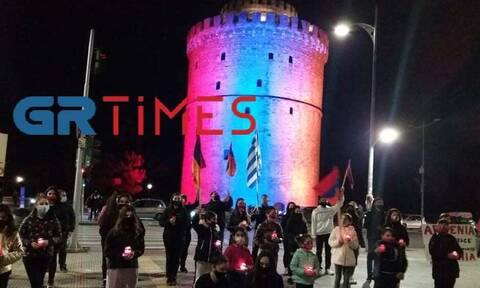 Θεσσαλονίκη: Στα χρώματα της Αρμενίας ο Λευκός Πύργος – Εκδηλώσεις με κεριά για την Γενοκτονία