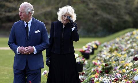 Πρίγκιπας Κάρολος: Βάζει «ψαλίδι» στα έξοδα της μοναρχίας - Πώς θα επηρεαστούν Μέγκαν και Χάρι