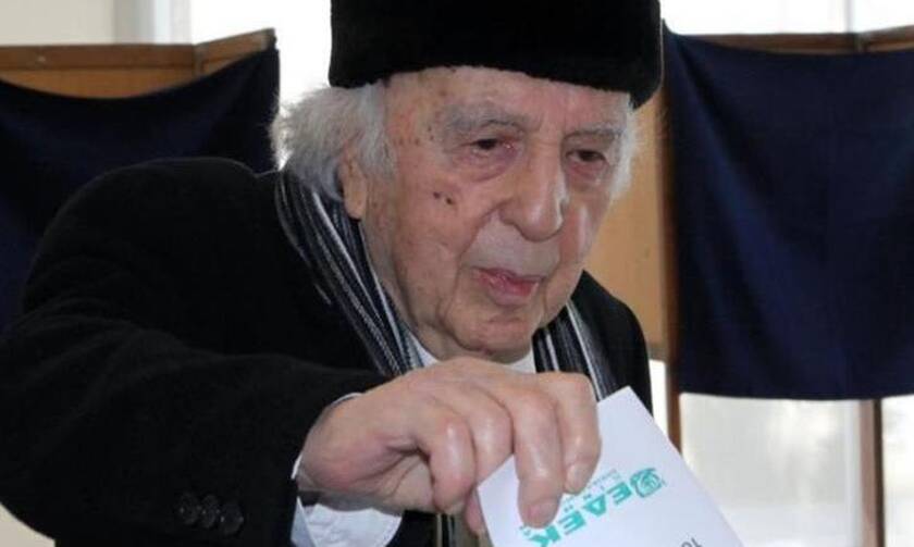 Πέθανε ο Βάσος Λυσσαρίδης - Συγκίνηση στην Κύπρο
