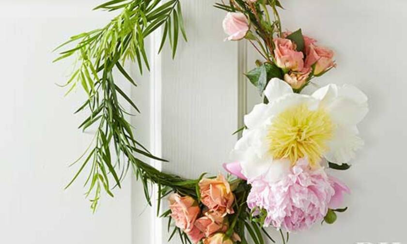 Πώς θα φτιάξεις εύκολα το στεφάνι που θα ομορφύνει την πόρτα σου αυτό το Πάσχα (photos)
