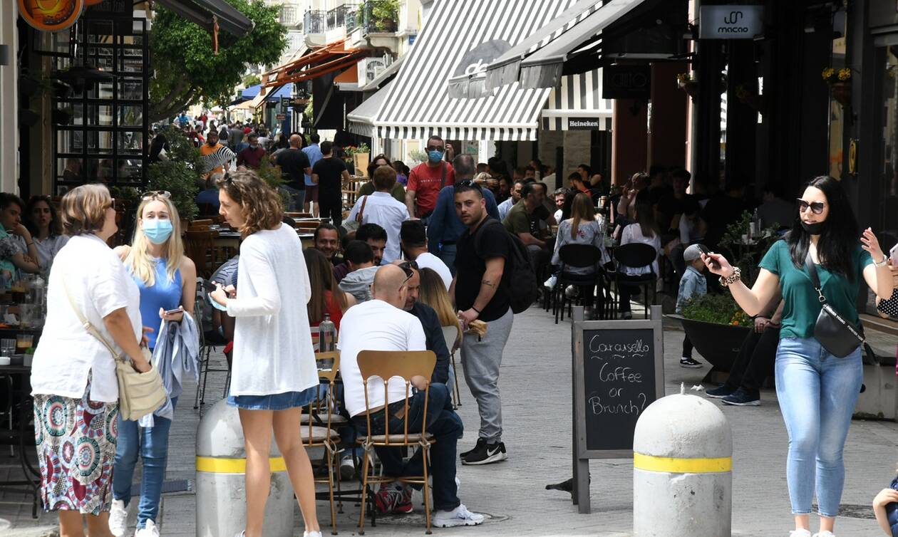Επέστρεψε η... εστίαση: «Πλημμύρισαν» οι καφετέριες και τα εστιατόρια σε όλη την Ελλάδα (pics)