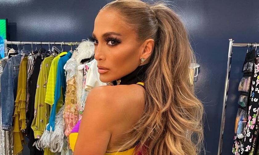 Η Jennifer Lopez εμφανίστηκε με εφαρμοστό κορμάκι - Τα λόγια σταματούν εδώ