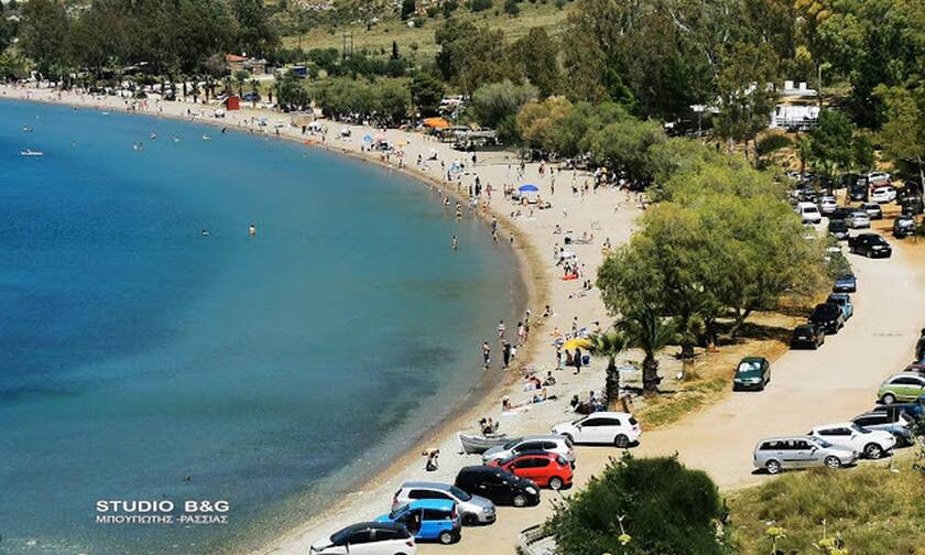 «Μύρισε» καλοκαίρι στην Αργολίδα - Γέμισε με κόσμο η παραλία Καραθώνας