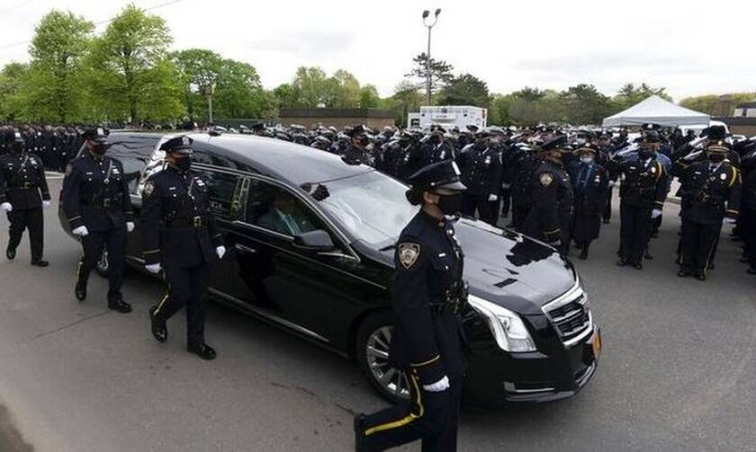 ΗΠΑ: Ράγισαν καρδιές στην κηδεία του ομογενή αστυνομικού Αναστάσιου Τσάκου (pics&vids)