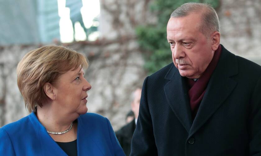 Παρηγοριά στη Μέρκελ ζητά ο Ερντογάν: «Προκαλούν οι Έλληνες»