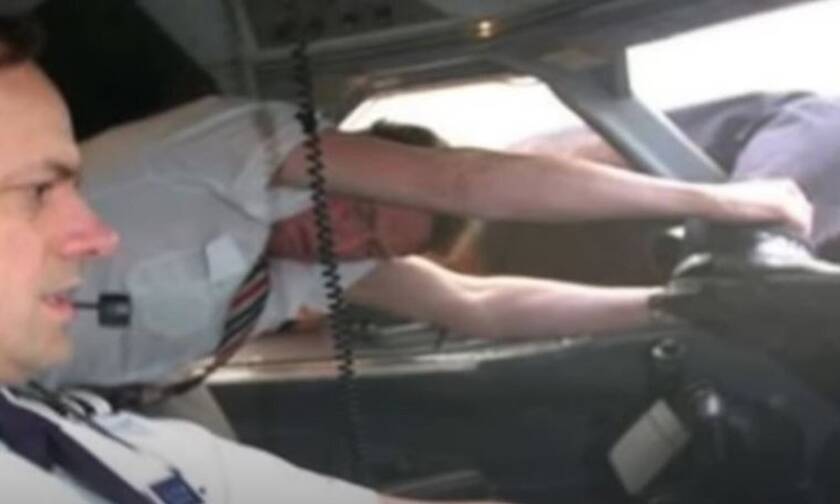 Η καταπληκτική ιστορία του πιλότου που αιωρούνταν έξω από το αεροπλάνο στα 23.000 πόδια και επέζησε