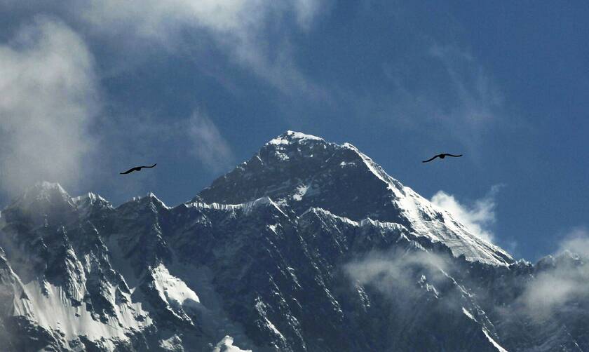 Νεπάλ: Ένας σέρπα έσπασε το ρεκόρ αναρριχήσεων στο Έβερεστ - Ανέβηκε για 25η φορά στην κορυφή