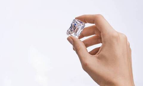 Alrosa Spectacle: Το μεγαλύτερο διαμάντι που έχει κοπεί ποτέ βγαίνει σε δημοπρασία στην Γενεύη