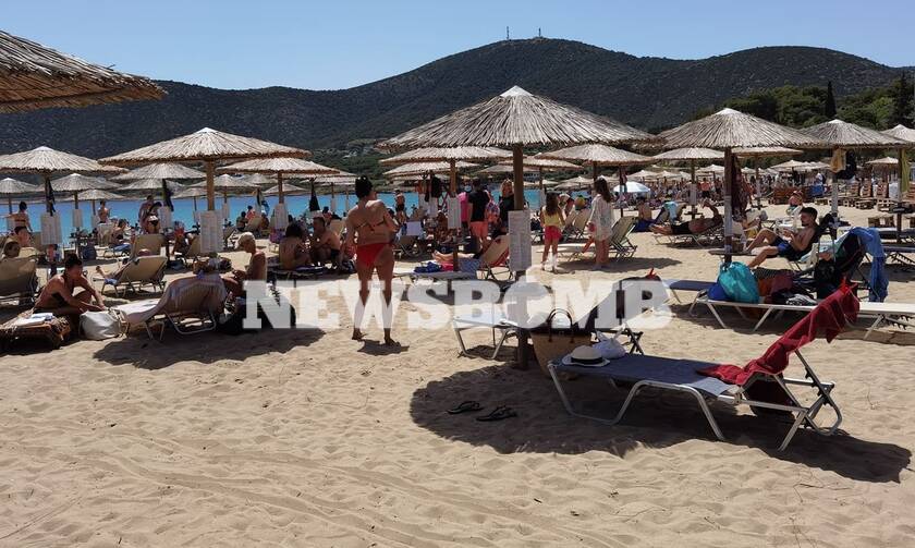 Ρεπορτάζ Newsbomb.gr: «Πλημμύρισαν» οι παραλίες της Αττικής - Αποστάσεις, βουτιές και απολυμάνσεις