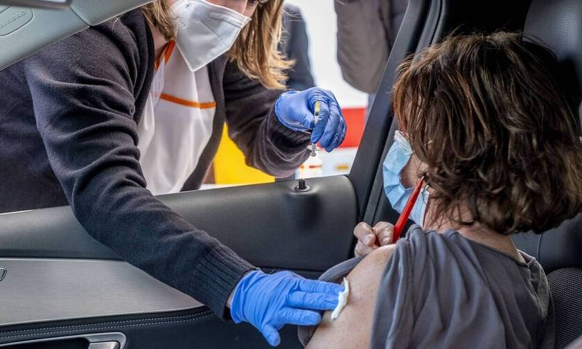 Κορονοϊός - Βρετανία: Ταχύτατα προχωρούν οι εμβολιασμοί - Πέντε θάνατοι σε ένα 24ωρο