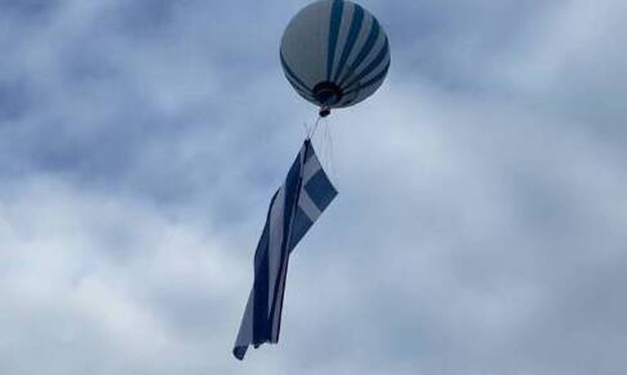 Δέος! Η μεγαλύτερη ελληνική σημαία στον κόσμο υψώθηκε στη λίμνη Πλαστήρα (vid)