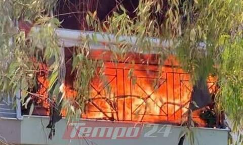 Συναγερμός στην Πάτρα: «Τυλίχτηκε» στις φλόγες διαμέρισμα - Εκκενώθηκε η πολυκατοικία