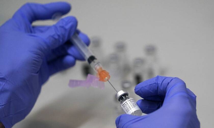 Pfizer: «100% αποτελεσματικό το εμβόλιο απέναντι στις μεταλλάξεις»