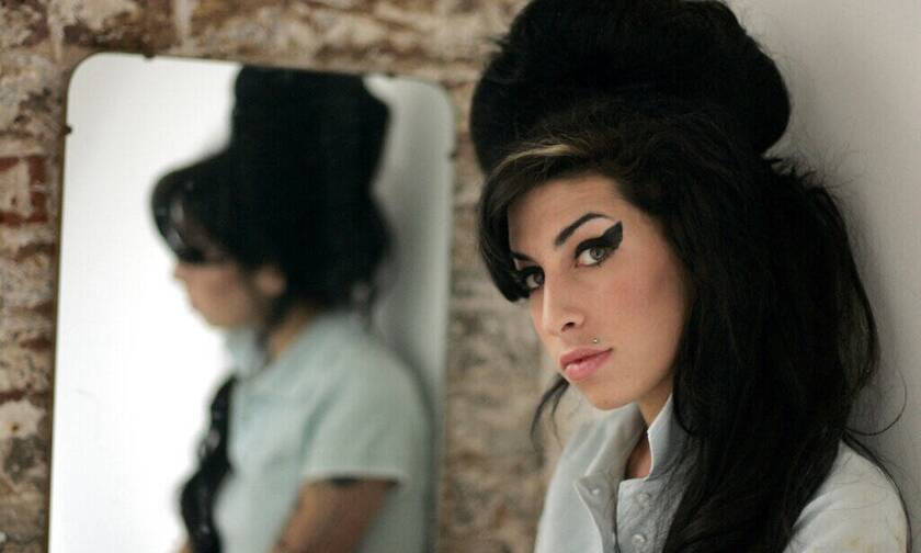 Amy Winehouse:  Η οικογένειά της βγάζει στο σφυρί προσωπικά της αντικείμενα