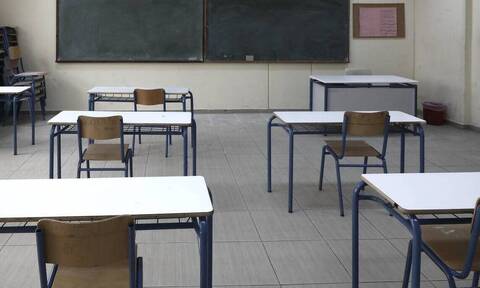 Θεσσαλονίκη: Μήνυση διευθύντριας σχολείου σε καθηγητή που προσήλθε για μάθημα χωρίς self test