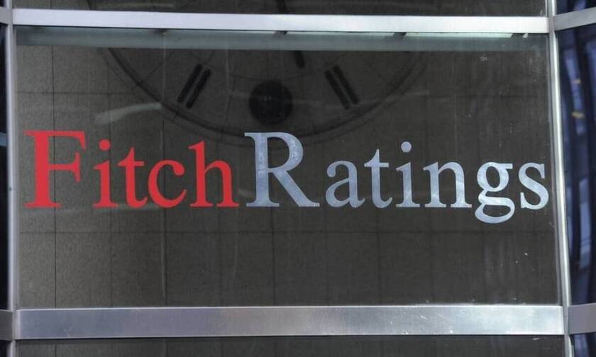 Fitch: Ο περιορισμός των «κόκκινων» δανείων βελτιώνει την αξιολόγηση των ελληνικών τράπεζων