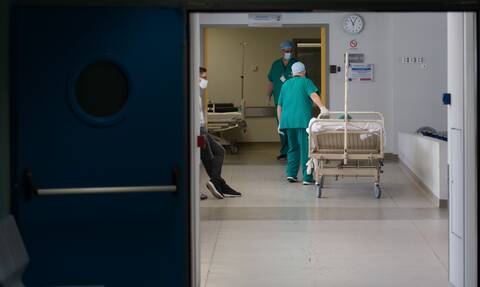 Γυναικολόγος ζητούσε «φακελάκι» 500 ευρώ από έγκυο σε Δημόσιο Νοσοκομείο της Αττικής