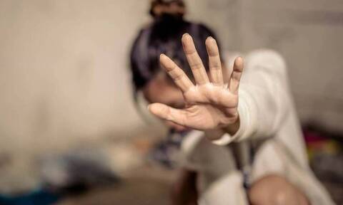 Ενδοοικογενειακή βία: Ποινή φυλάκισης στον 37χρονο που επιτέθηκε στη σύζυγο του