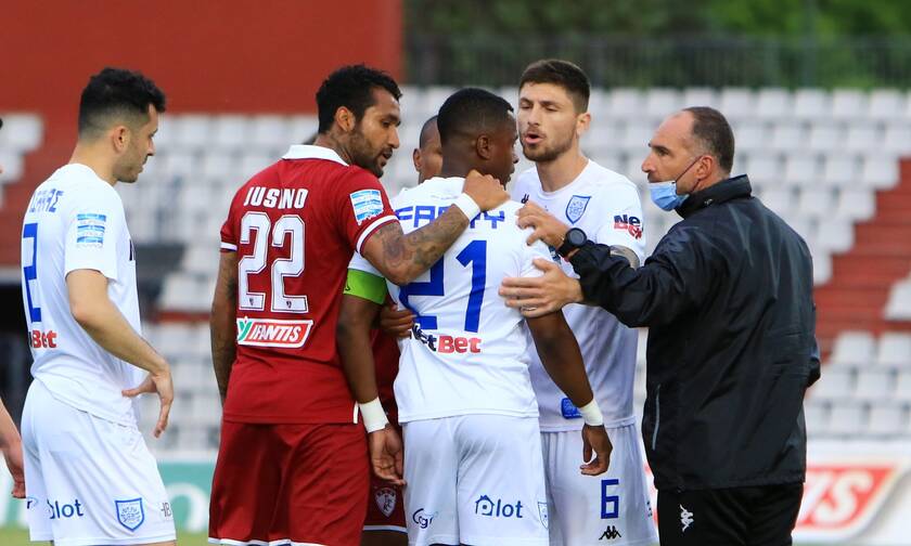 Super League: Απείλησε να φύγει από το γήπεδο ο Κάστρο – Κατήγγειλε ρατσιστική επίθεση (vid+photo)