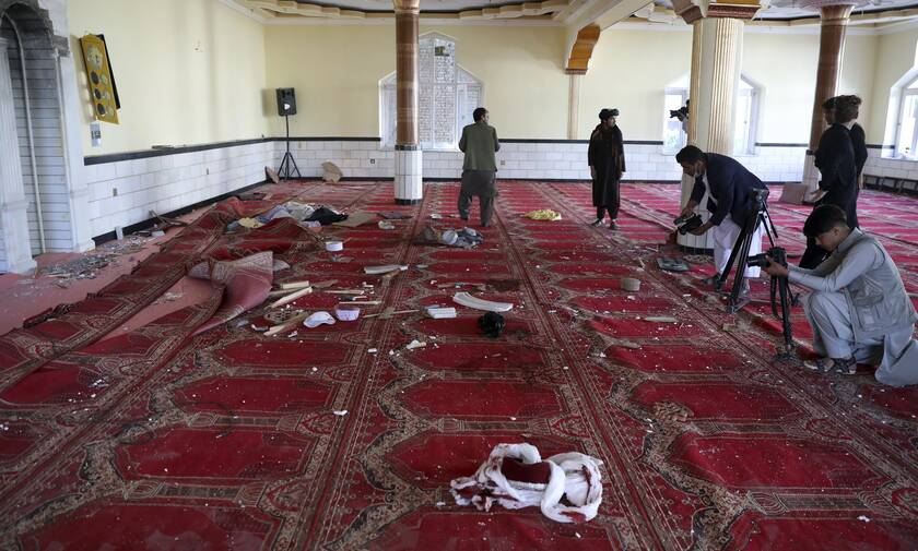 Αφγανιστάν: Μάχες στη Χελμάντ- Ανάληψη ευθύνης από ISIS για βόμβα σε τέμενος στην Καμπούλ