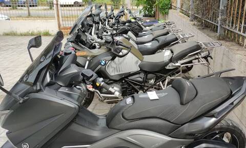 Έφοδος της αστυνομίας σε αποθήκη με κλεμμένες μοτοσικλέτες στο Μενίδι